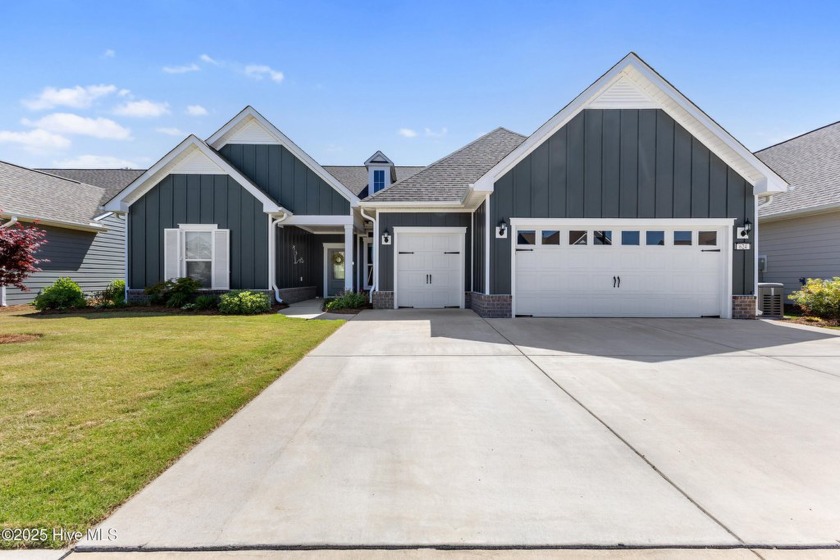 Welcome to your Luxury like-NEW coastal inspired home! Gorgeous - Beach Home for sale in Wilmington, North Carolina on Beachhouse.com