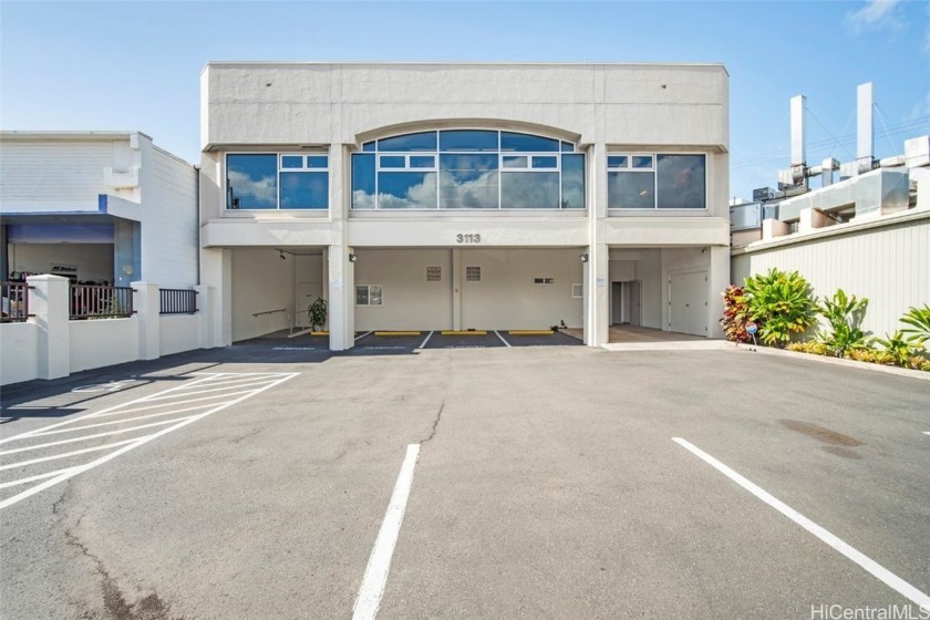 Imagine owning the perfect space to run your business! - Beach Commercial for sale in Honolulu, Hawaii on Beachhouse.com