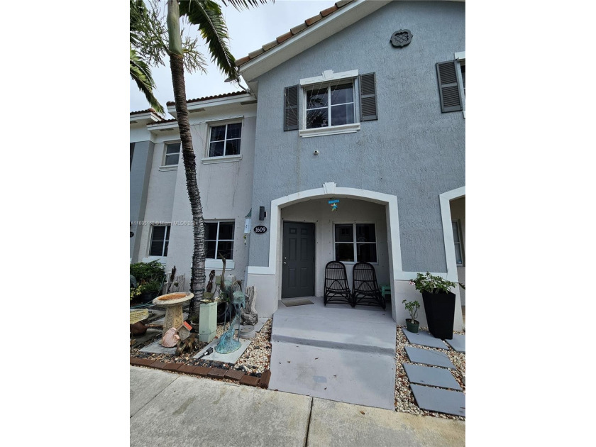 Discover a roomy townhouse near the Florida Keys, nestled within - Beach Townhome/Townhouse for sale in Homestead, Florida on Beachhouse.com