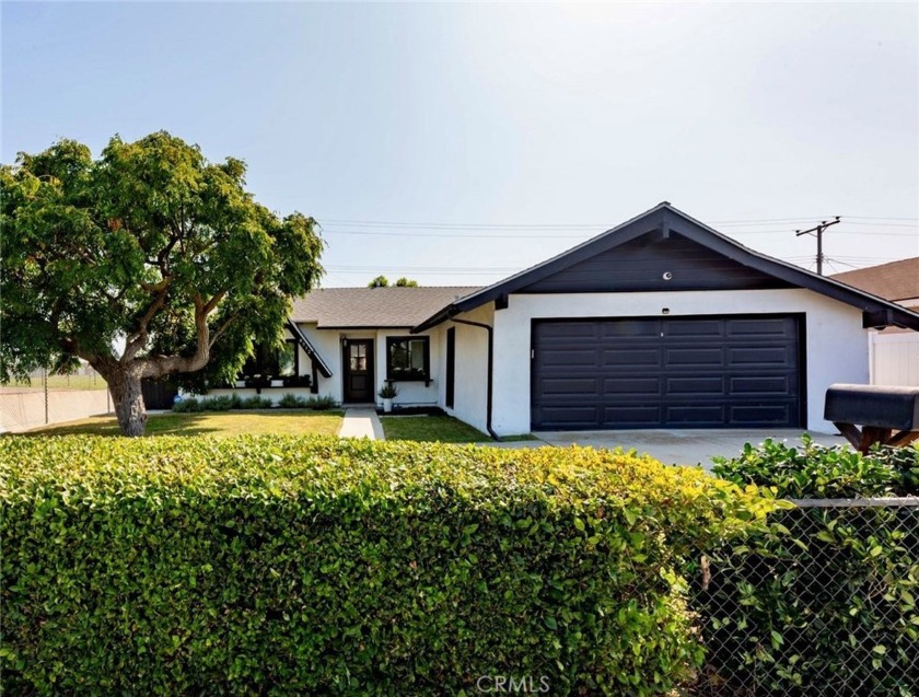 Beautiful home, remodeled and ready for a Quick close. Please - Beach Home for sale in Huntington Beach, California on Beachhouse.com