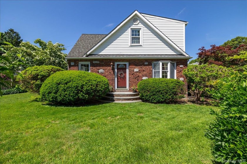 This Spacious 4 bedroom, 2 full bath expanded cape cod home on - Beach Home for sale in Centerport, New York on Beachhouse.com