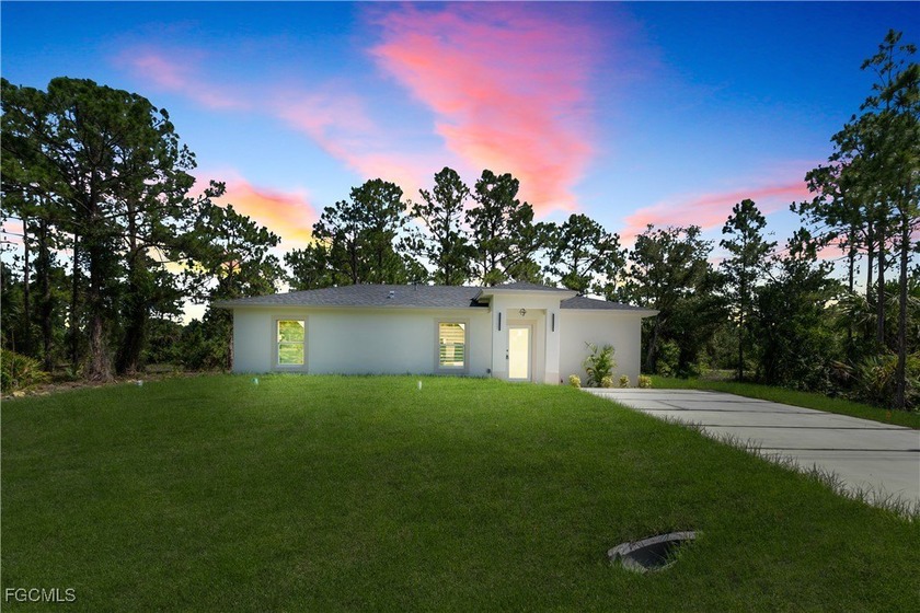 Your Dream Home Awaits Beautiful 3-bedroom, 2-bathroom property - Beach Home for sale in Lehigh Acres, Florida on Beachhouse.com