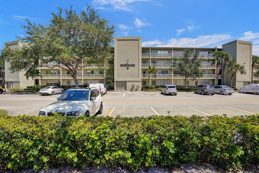 Beautiful 1BR/1.5BA condo in the desirable Berkshire building of - Beach Condo for sale in Deerfield Beach, Florida on Beachhouse.com