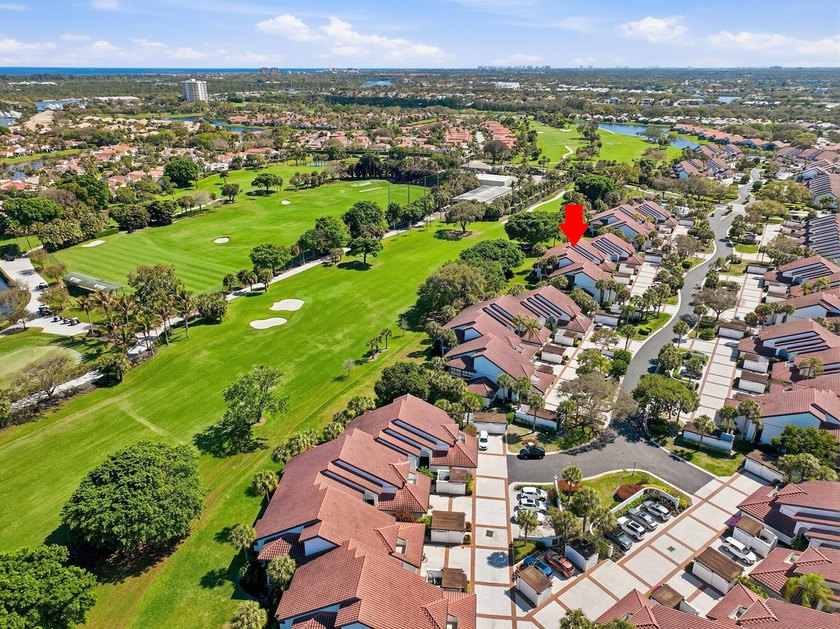 Traders Crossing #107 at Jonathan's Landing offers an - Beach Condo for sale in Jupiter, Florida on Beachhouse.com