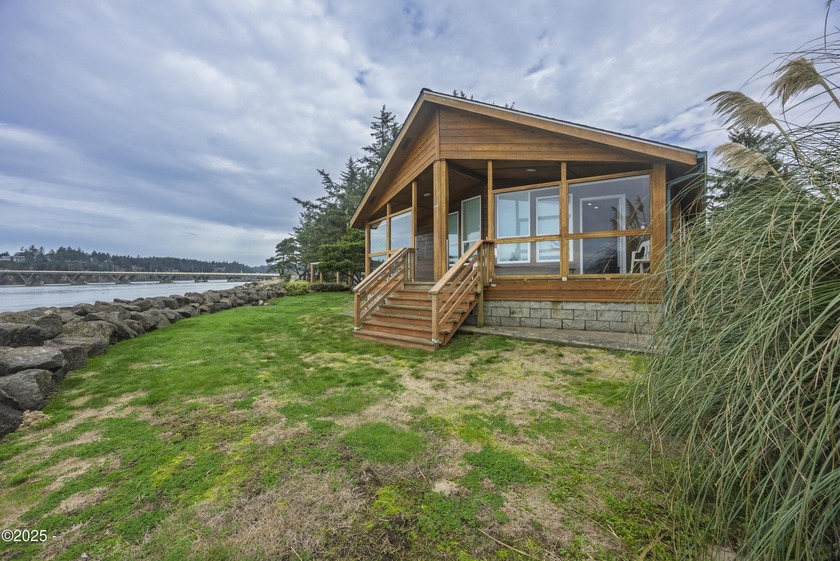 If you have ever dreamed of waterfront living, you must see this - Beach Home for sale in Waldport, Oregon on Beachhouse.com