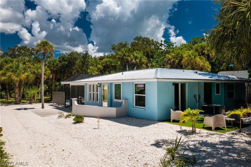 NO DAMAGE FROM HURRICANE IAN.* Welcome to paradise! This - Beach Home for sale in Englewood, Florida on Beachhouse.com