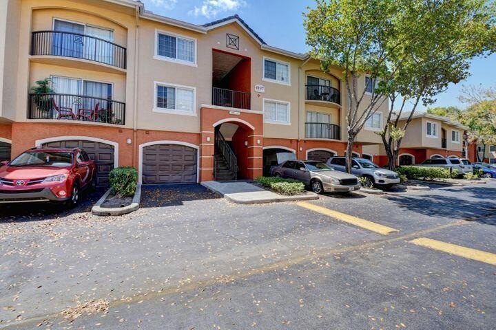 Long term great tenant in place paying $2500 a month .Lease - Beach Condo for sale in West Palm Beach, Florida on Beachhouse.com