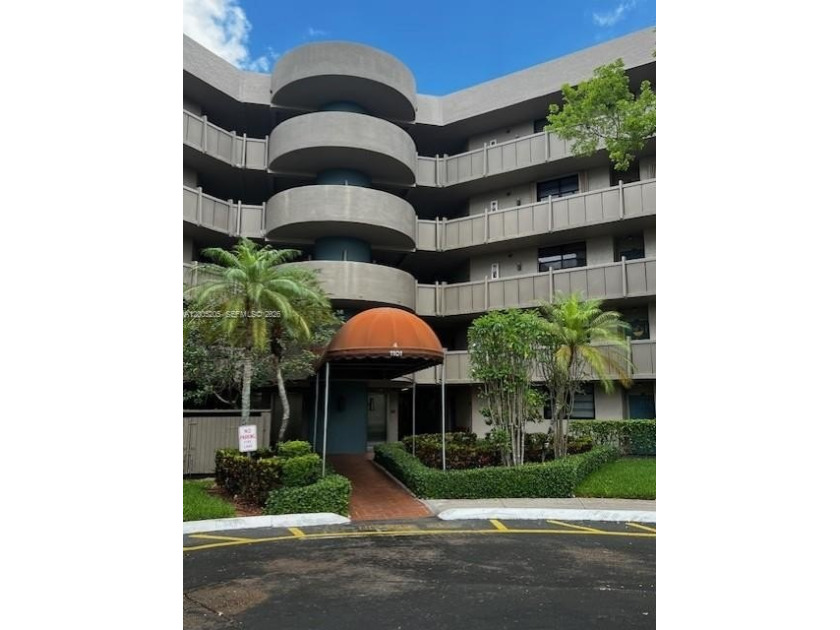 Welcome to easy, resort-style living in 55+ Colony Pointe - Beach Condo for sale in Pembroke Pines, Florida on Beachhouse.com