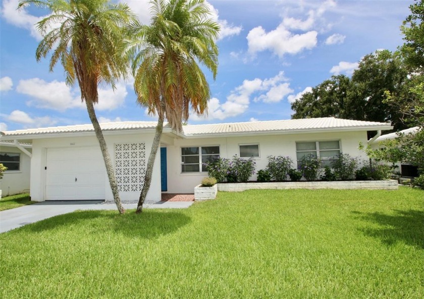 **MAINLANDS OF TAMARAC BY THE GULF SHOWPLACE** Beautifully - Beach Home for sale in Pinellas Park, Florida on Beachhouse.com