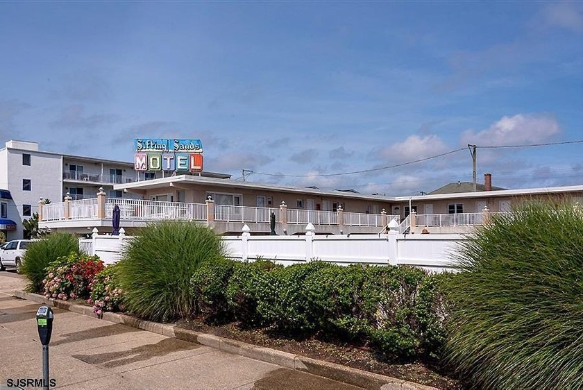 Beautiful one bedroom condo for sale located just two blocks - Beach Condo for sale in Ocean City, New Jersey on Beachhouse.com
