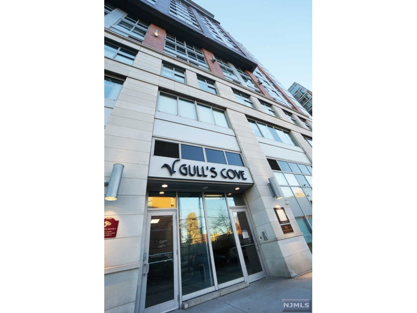 Gulls Cove-Stunning and spacious 780 sf SOUTH facing 1 Bedroom 1 - Beach Condo for sale in Jersey City, New Jersey on Beachhouse.com