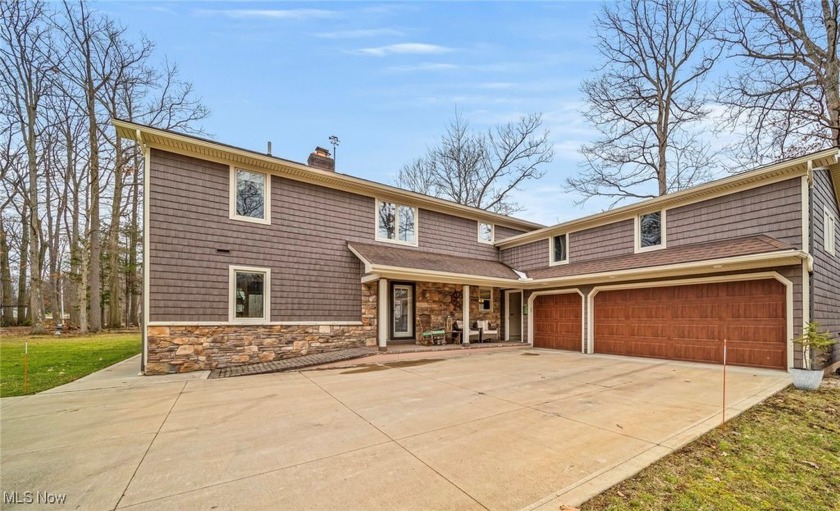 32101 Miller Ave in Willoughby Hills welcomes you to a spacious - Beach Home for sale in Willoughby Hills, Ohio on Beachhouse.com