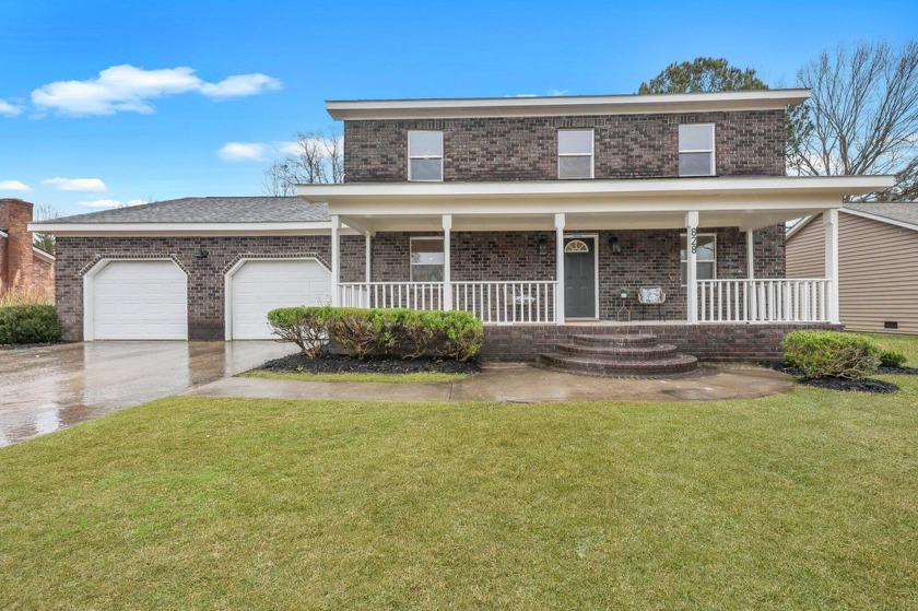 Welcome to 828 Longbranch Drive, a beautifully updated 5 bedroom - Beach Home for sale in Charleston, South Carolina on Beachhouse.com