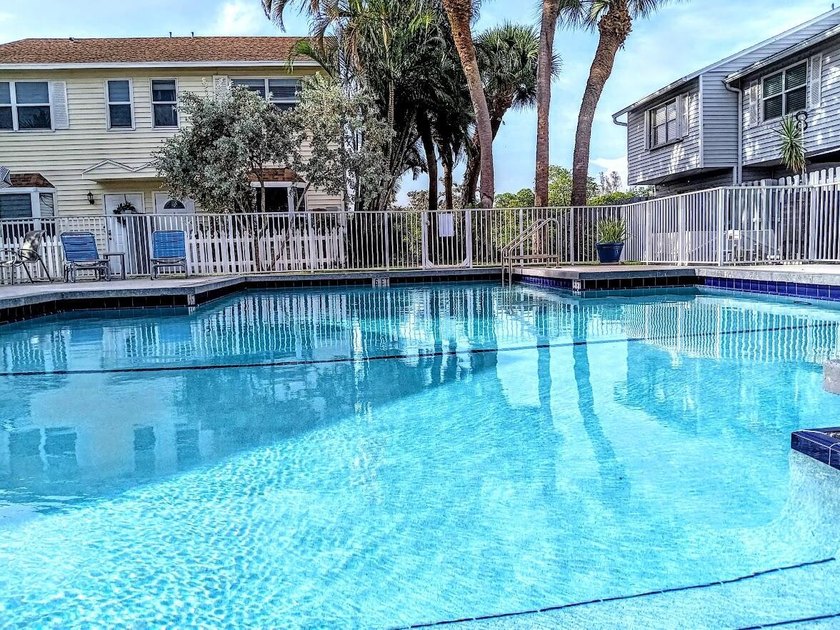 Welcome to EDGEWATER TOWNHOMES! This bright unit townhouse in a - Beach Townhome/Townhouse for sale in Fort Lauderdale, Florida on Beachhouse.com