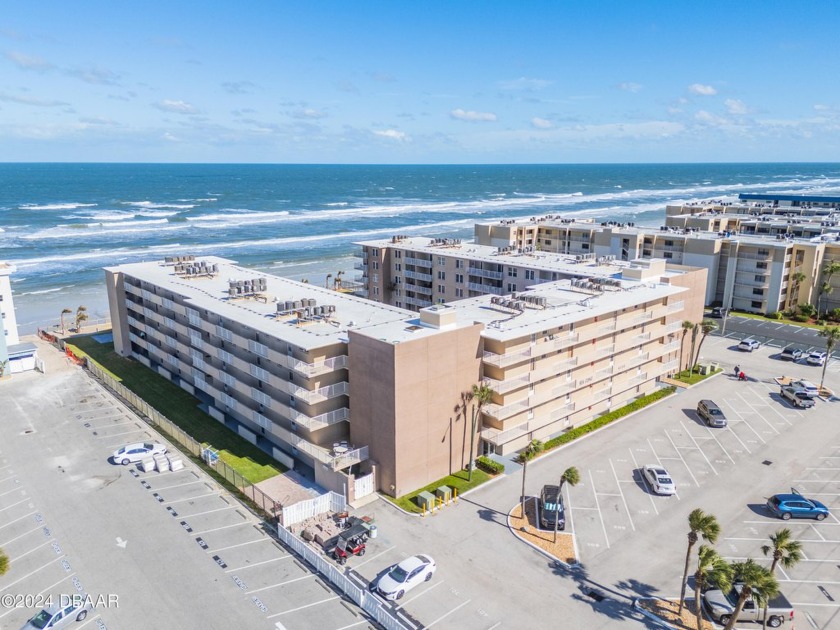 Picture perfect top floor 2-bedroom 2-bathroom oceanfront unit - Beach Condo for sale in New Smyrna Beach, Florida on Beachhouse.com