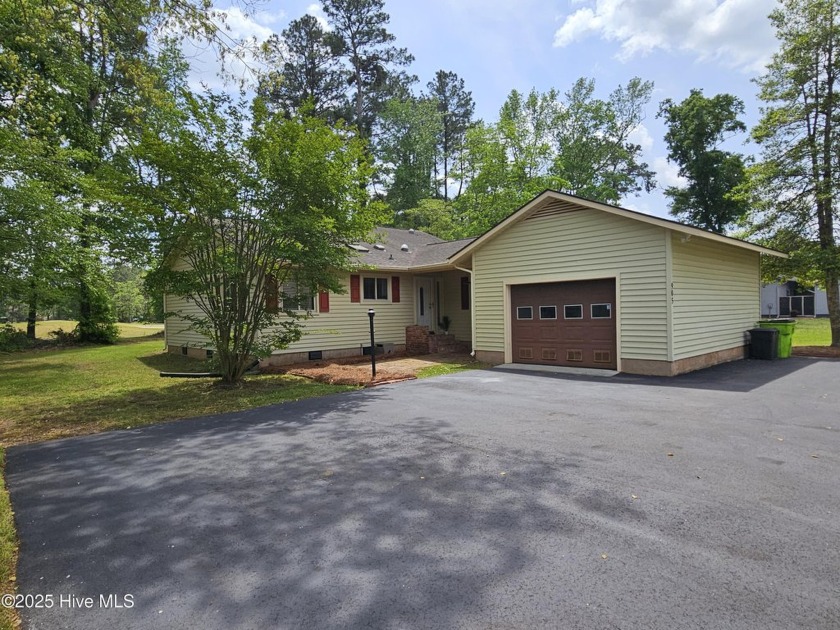 GOLF FRONT! PANORAMIC VIEWS OF THE 13TH GREEN AND 14TH TEE BOX!

 - Beach Home for sale in New Bern, North Carolina on Beachhouse.com