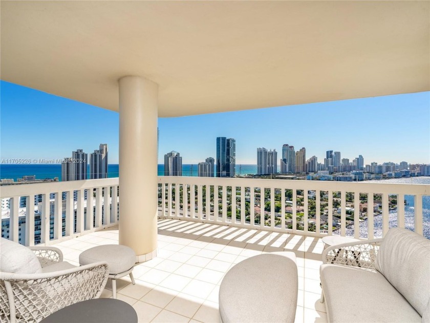 Stunning and spacious SE corner unit on the 26th floor with - Beach Condo for sale in Aventura, Florida on Beachhouse.com