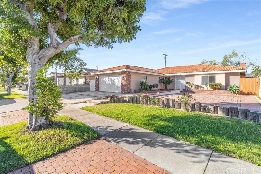 ?Welcome to 2618 Pacific Ave in Santa Ana, a spacious - Beach Home for sale in Santa Ana, California on Beachhouse.com