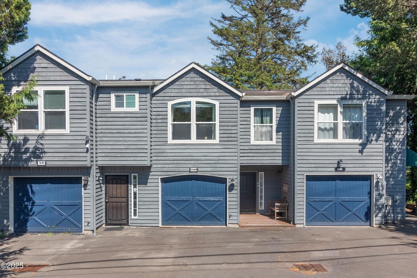 Amazing LAKEFRONT Townhome in Lincoln City on the beautiful - Beach Townhome/Townhouse for sale in Lincoln City, Oregon on Beachhouse.com