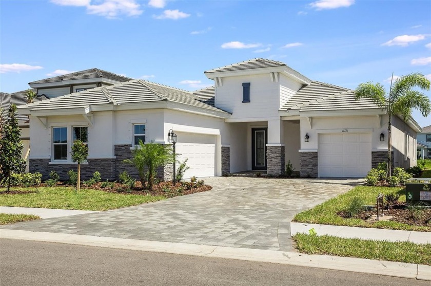 This Siesta Key I Quick Move-In home is READY NOW! Make yourself - Beach Home for sale in Lakewood Ranch, Florida on Beachhouse.com