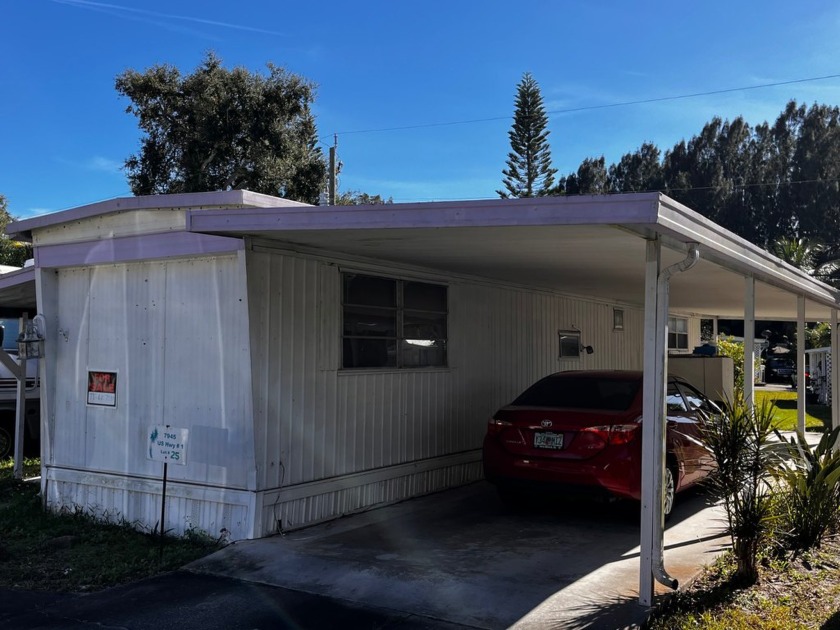 2/1 partially furnished home with carport and extra parking - Beach Home for sale in Vero Beach, Florida on Beachhouse.com