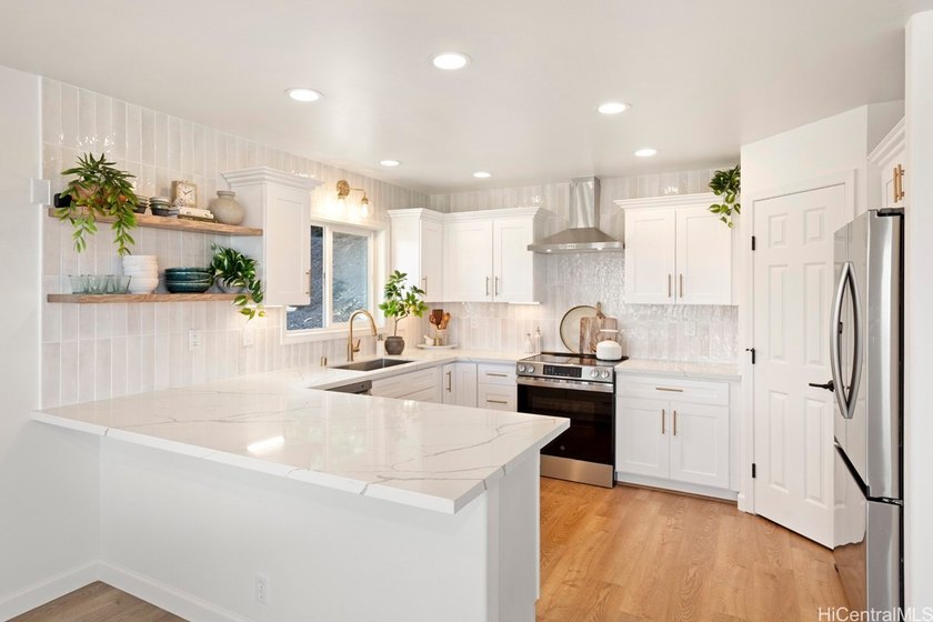 Ocean view home on corner lot in prestigious Pualani Estates - Beach Home for sale in Kailua Kona, Hawaii on Beachhouse.com