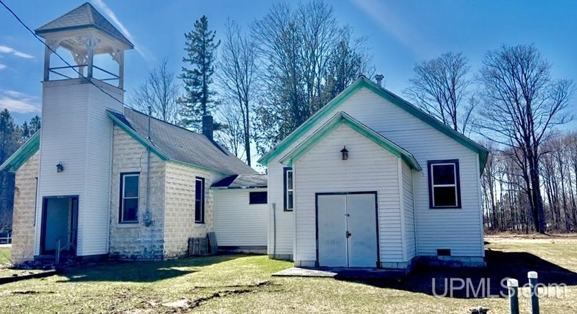 Step back in time and imagine the possibilities with this - Beach Home for sale in Gladstone, Michigan on Beachhouse.com