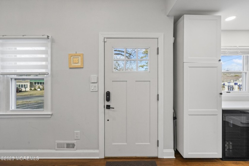 Oakhurst beautifully remodeled, spacious split-level on a large - Beach Home for sale in Oakhurst, New Jersey on Beachhouse.com