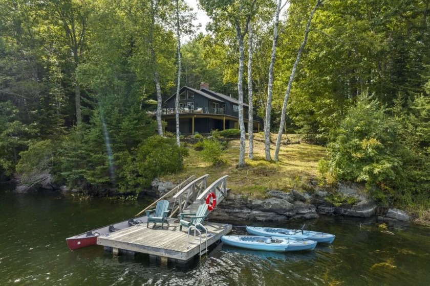 What a pleasure! That's just how you feel when you walk through - Beach Home for sale in Boothbay Harbor, Maine on Beachhouse.com