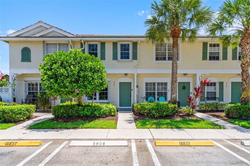 Come and see this charming 3 bedroom, 2.5 bathroom fee-simple - Beach Townhome/Townhouse for sale in Coral Springs, Florida on Beachhouse.com
