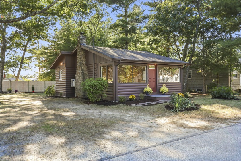 Picture perfect Log Cabin in the Indian Mound neighborhood of - Beach Home for sale in Buzzards Bay, Massachusetts on Beachhouse.com