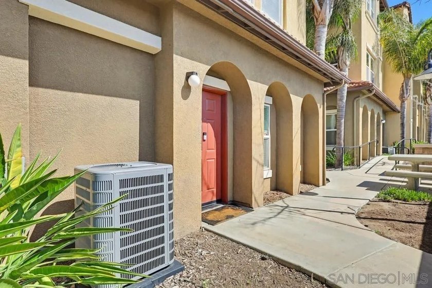 Beautiful end-unit townhome featuring 3 bedrooms, 4 bathrooms - Beach Townhome/Townhouse for sale in San Diego, California on Beachhouse.com