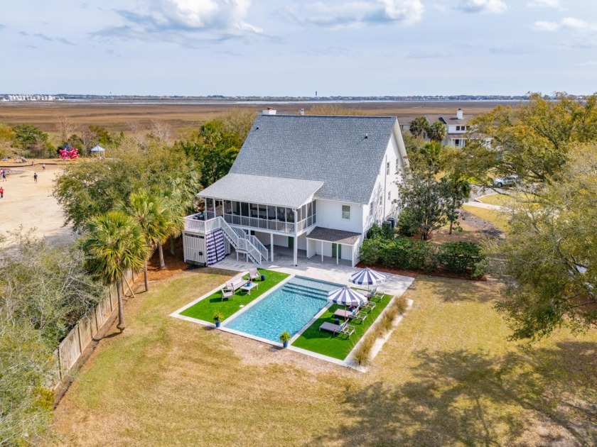 Welcome to 217 William Street Extension, an ideal location in - Beach Home for sale in Mount Pleasant, South Carolina on Beachhouse.com