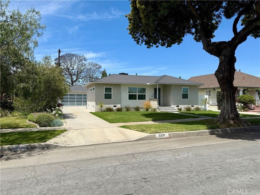 South of Conant Charm! This home is a synergy of classic design - Beach Home for sale in Long Beach, California on Beachhouse.com