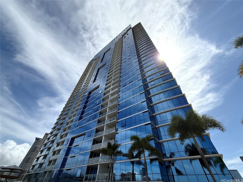 Desirable 2-bedroom, 2-bath, 2-parking unit offering 929 sq.ft - Beach Condo for sale in Honolulu, Hawaii on Beachhouse.com