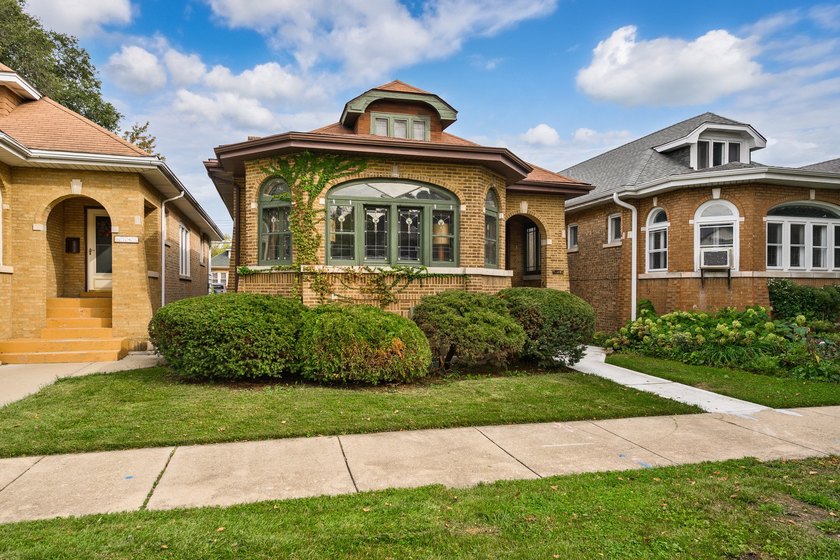 Discover your dream home in Chicago's vibrant West Ridge - Beach Home for sale in Chicago, Illinois on Beachhouse.com