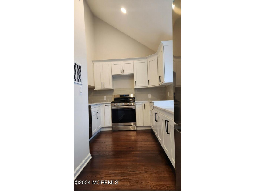 Beautifully renovated, light and bright 3 bedrooms split on a - Beach Home for sale in Union Beach, New Jersey on Beachhouse.com
