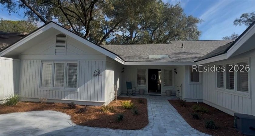 Welcome to 15 Cottonwood Lane, offering easy one-level living in - Beach Home for sale in Hilton Head Island, South Carolina on Beachhouse.com