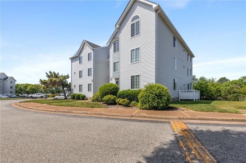 Welcome to your quiet oasis! Nestled in the gated community of - Beach Condo for sale in Hampton, Virginia on Beachhouse.com