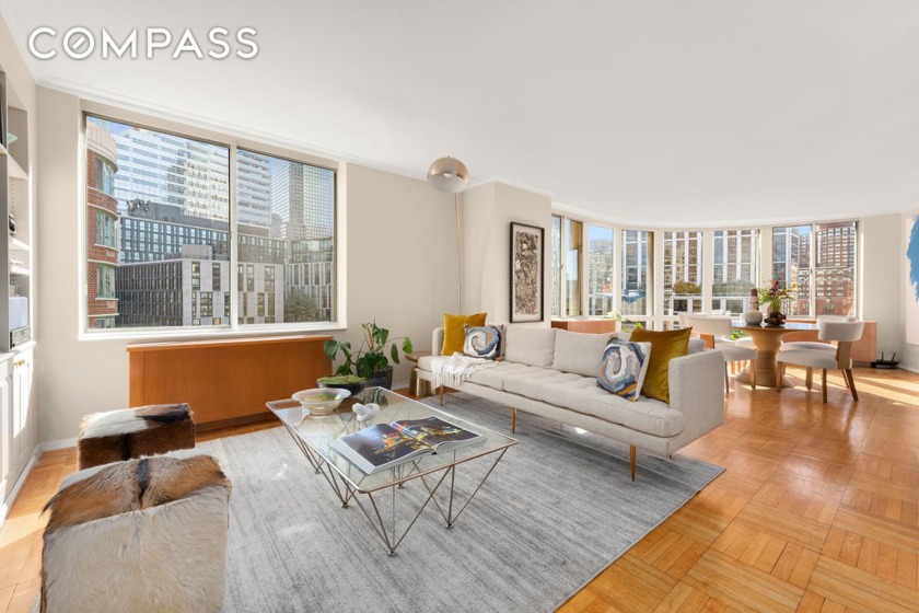 Welcome to this stunning high floor home at 303 Greenwich Street - Beach Condo for sale in New York, New York on Beachhouse.com