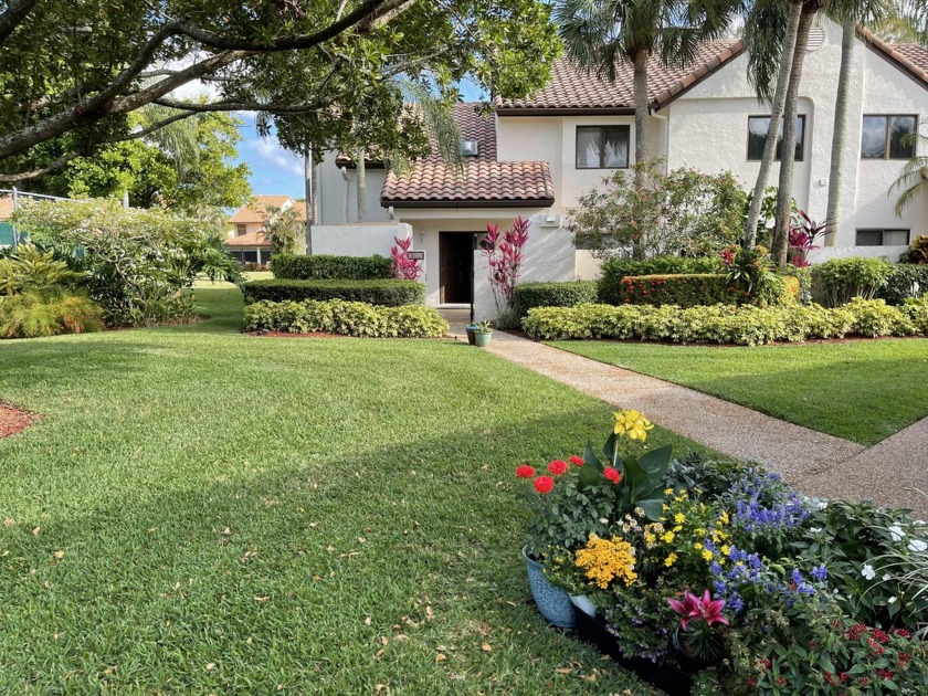 One of a kind 2000sqft 2 story 3/3 corner unit in beautiful and - Beach Condo for sale in Boca Raton, Florida on Beachhouse.com