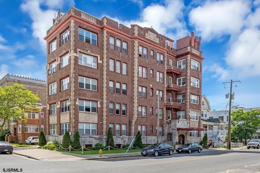 Beautifully updated condo just steps from the boardwalk and - Beach Condo for sale in Atlantic City, New Jersey on Beachhouse.com