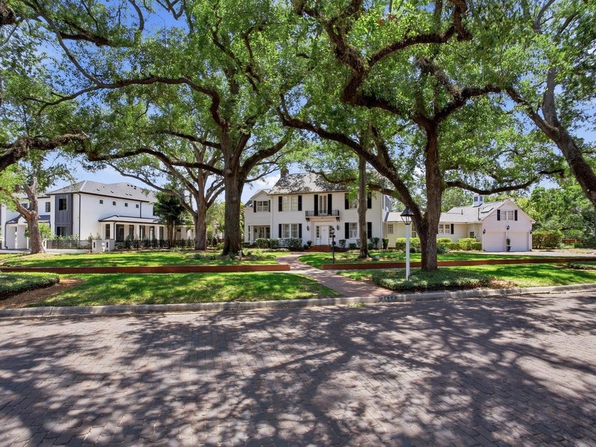 Set along the prestigious Palma Ceia Golf Course in South Tampa - Beach Home for sale in Tampa, Florida on Beachhouse.com