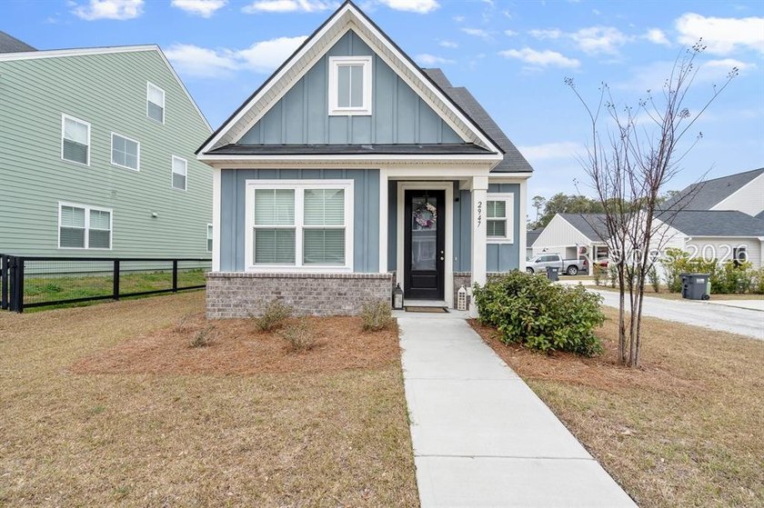 This charming Helmsley model anchors a prime corner homesite in - Beach Home for sale in Beaufort, South Carolina on Beachhouse.com
