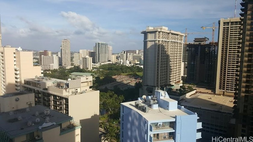 Charming studio with a full kitchen and washer/dryer in the unit - Beach Condo for sale in Honolulu, Hawaii on Beachhouse.com