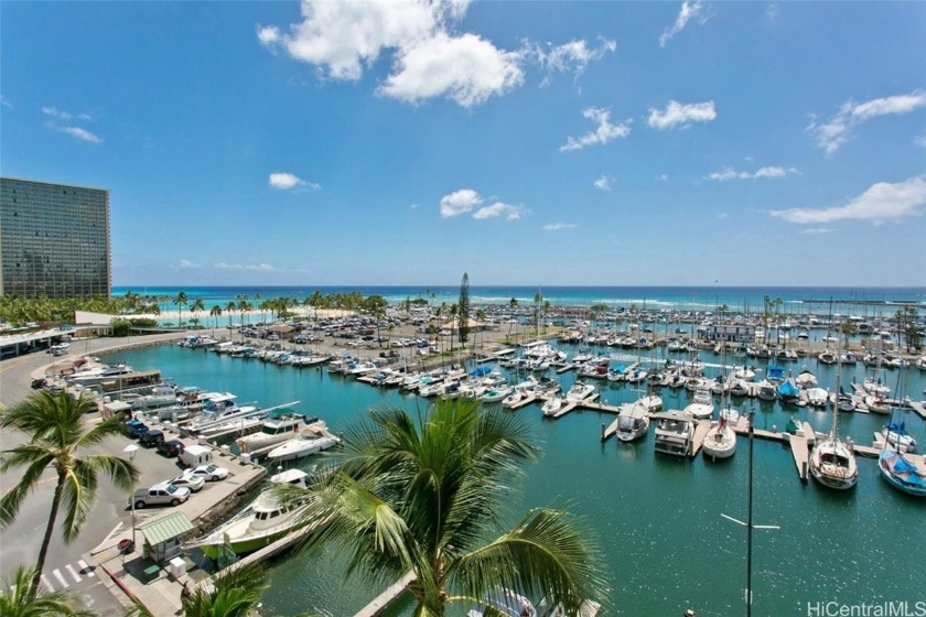 OCEAN FACING 1 bedroom, remodeled in 2019. New kitchen and bath - Beach Condo for sale in Honolulu, Hawaii on Beachhouse.com