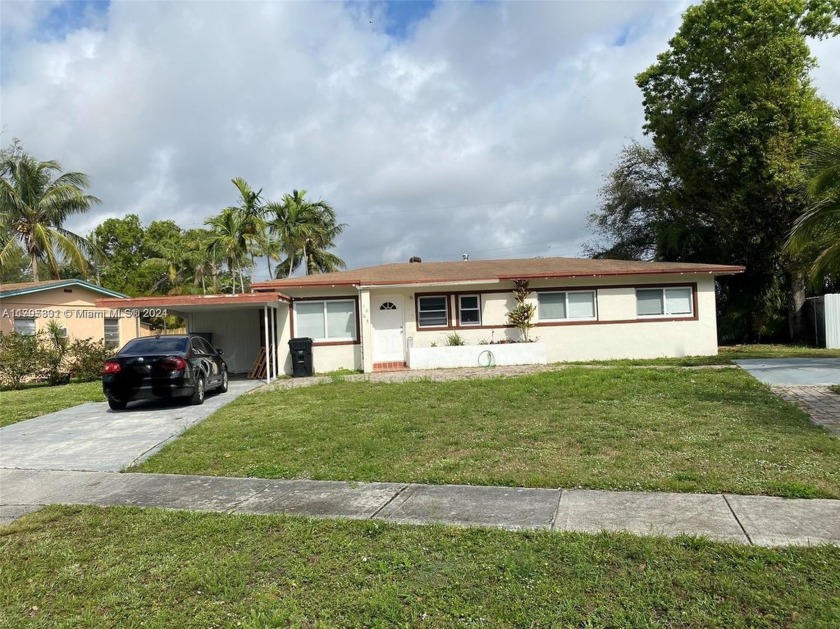 Spacious waterfront home. Great primary suite overlooks lake - Beach Home for sale in North Miami Beach, Florida on Beachhouse.com