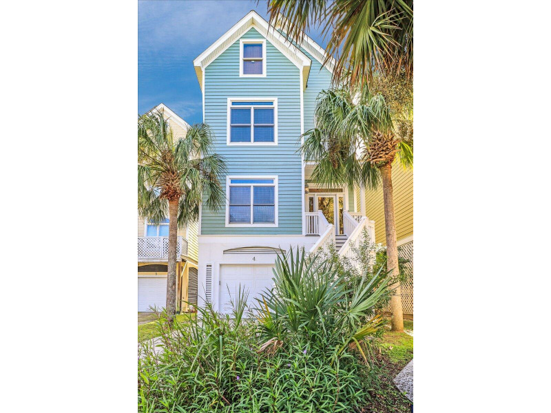 Move right in to this large, stunning 6 BR, 6 BA OCEANFRONT home - Beach Home for sale in Isle of Palms, South Carolina on Beachhouse.com