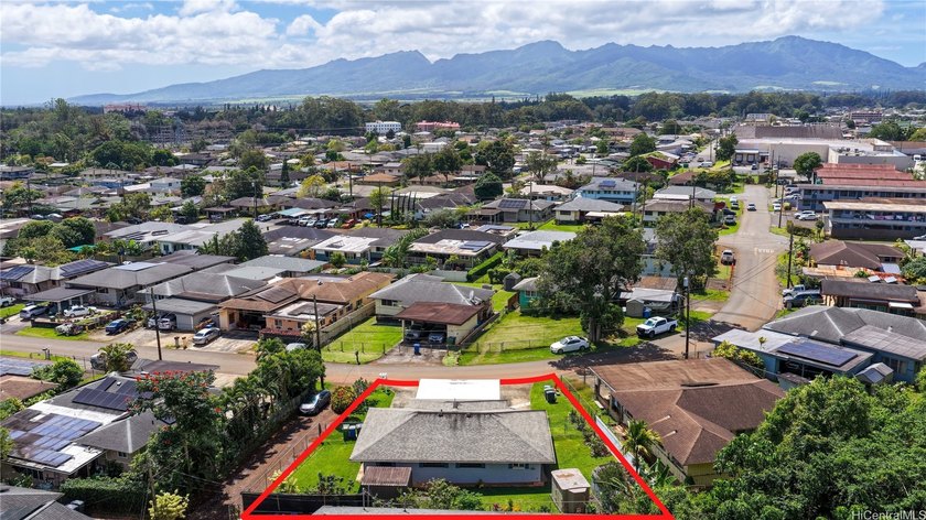 Rare opportunity to own a legal duplex in Wahiawa! Located at - Beach Home for sale in Wahiawa, Hawaii on Beachhouse.com