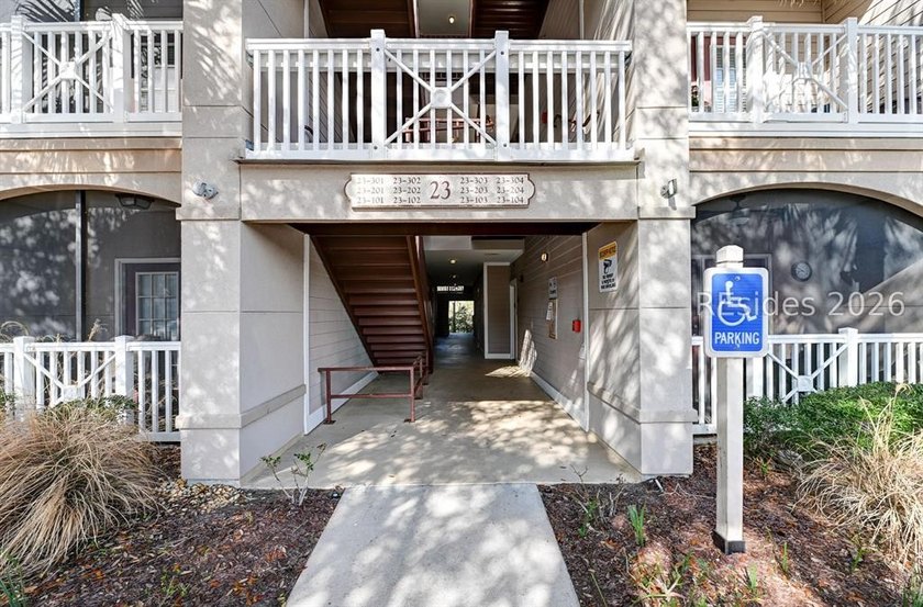 Welcome to BridgePointe in Bluffton! This spacious 3BR/3BA condo - Beach Condo for sale in Bluffton, South Carolina on Beachhouse.com